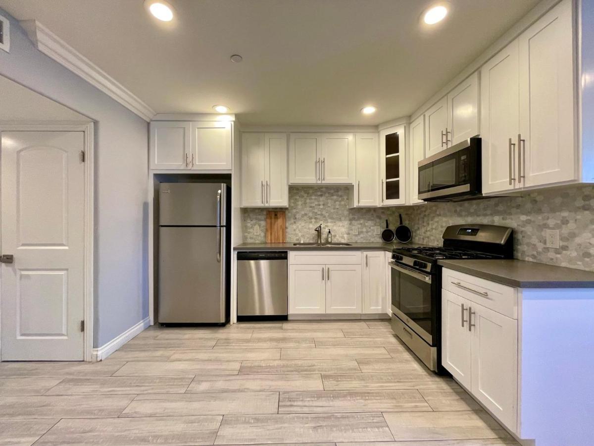 Stylish Hollywood Townhouse - Ideal Location Лос-Анджелес Экстерьер фото
